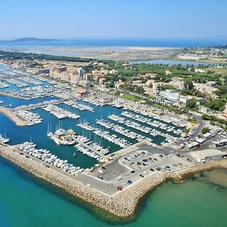 2 Pieces Avec Balcon, Clim Et Parking Au Port De 公寓 耶尔