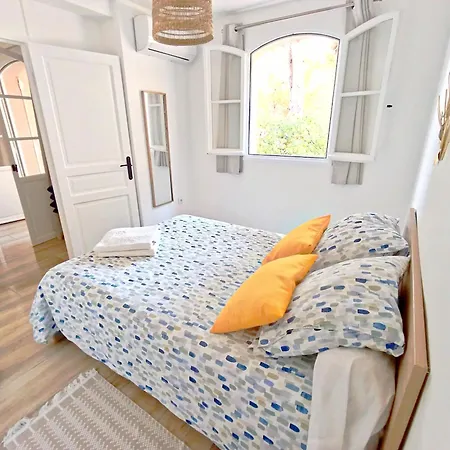 2 Pieces Avec Balcon, Clim Et Parking Au Port De 公寓 耶尔