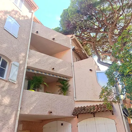 2 Pieces Avec Balcon, Clim Et Parking Au Port De * 耶尔