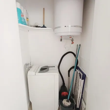 2 Pieces Avec Balcon, Clim Et Parking Au Port De 耶尔